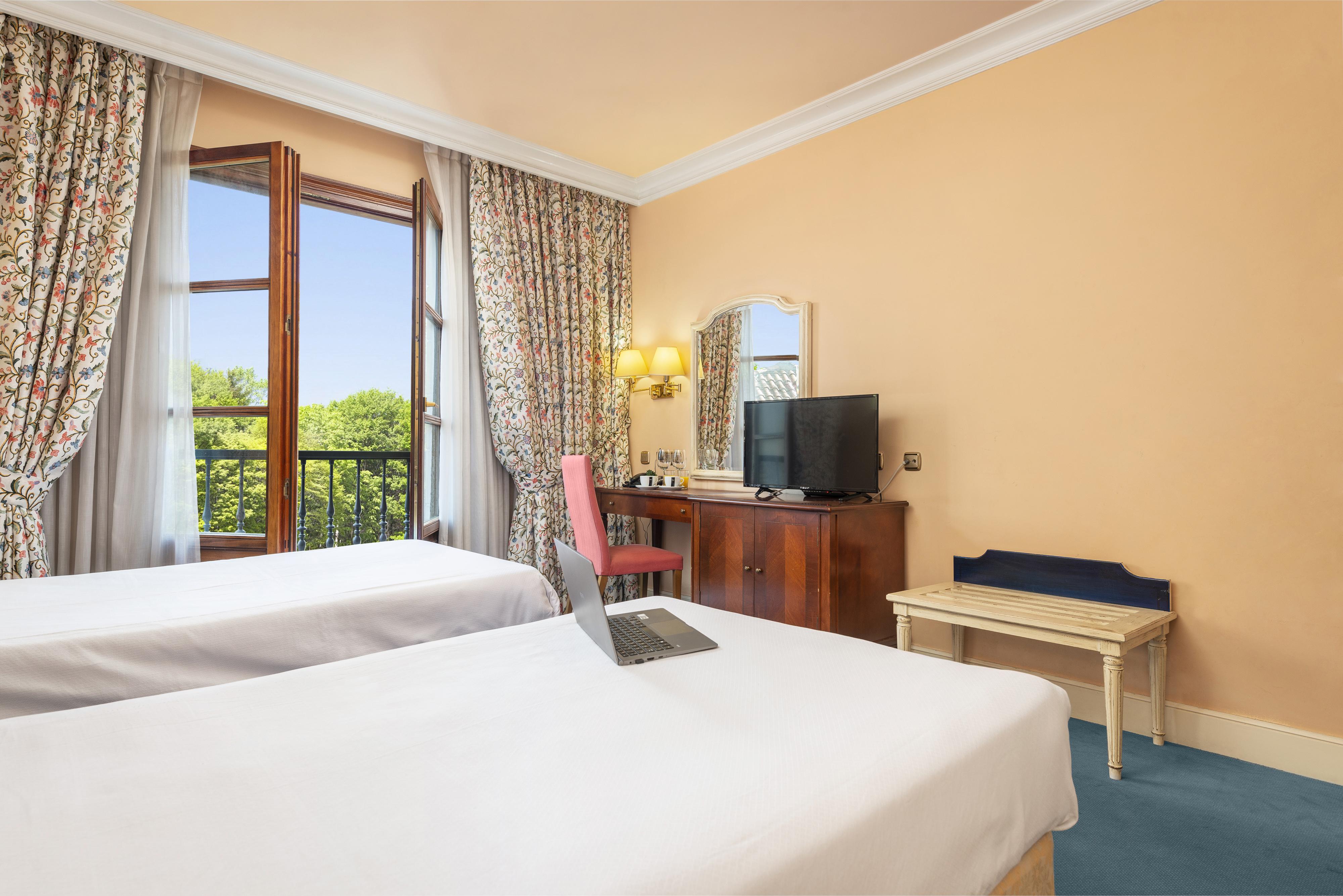 Tryp Bilbao Sondika Hotel Exterior foto