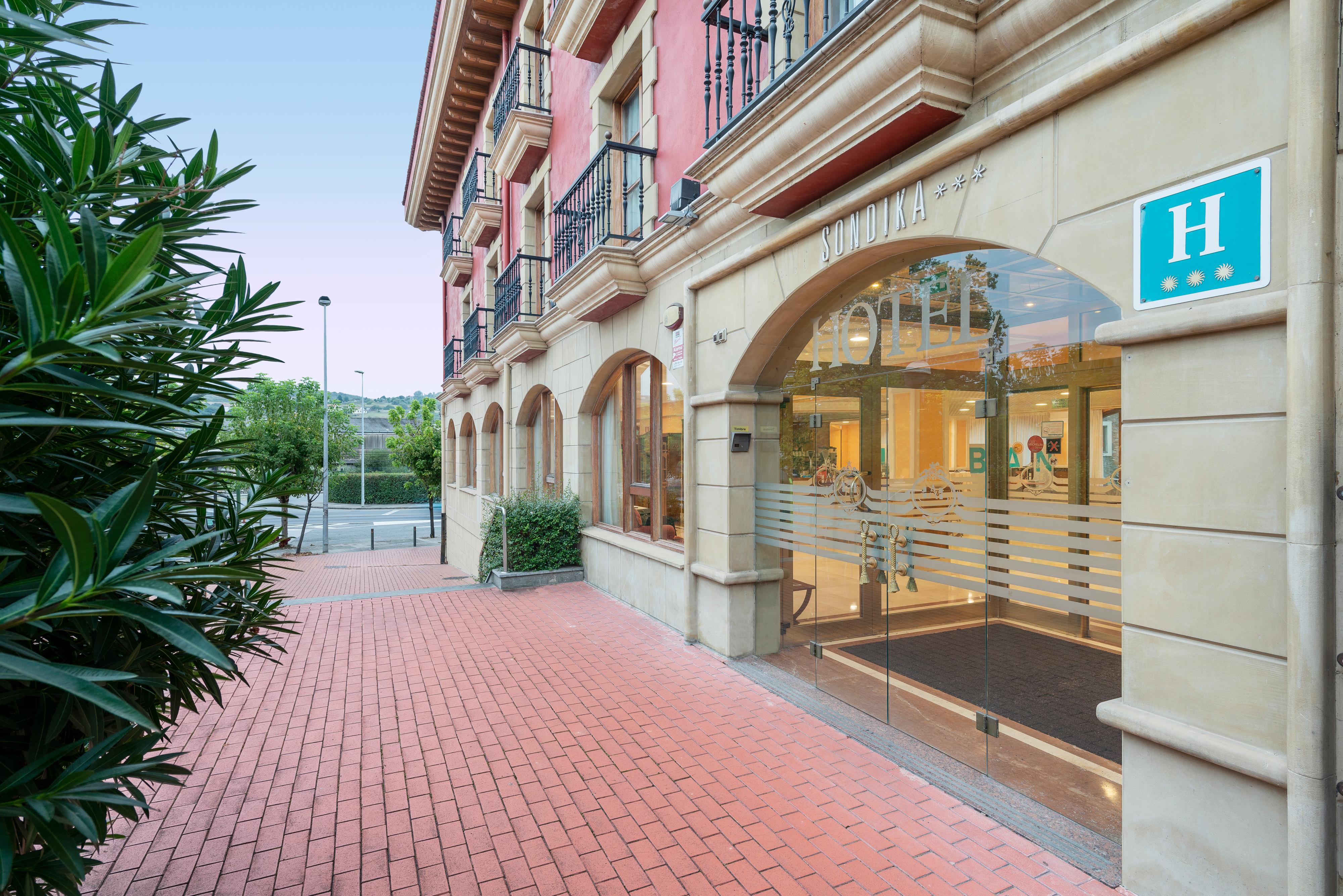 Tryp Bilbao Sondika Hotel Exterior foto
