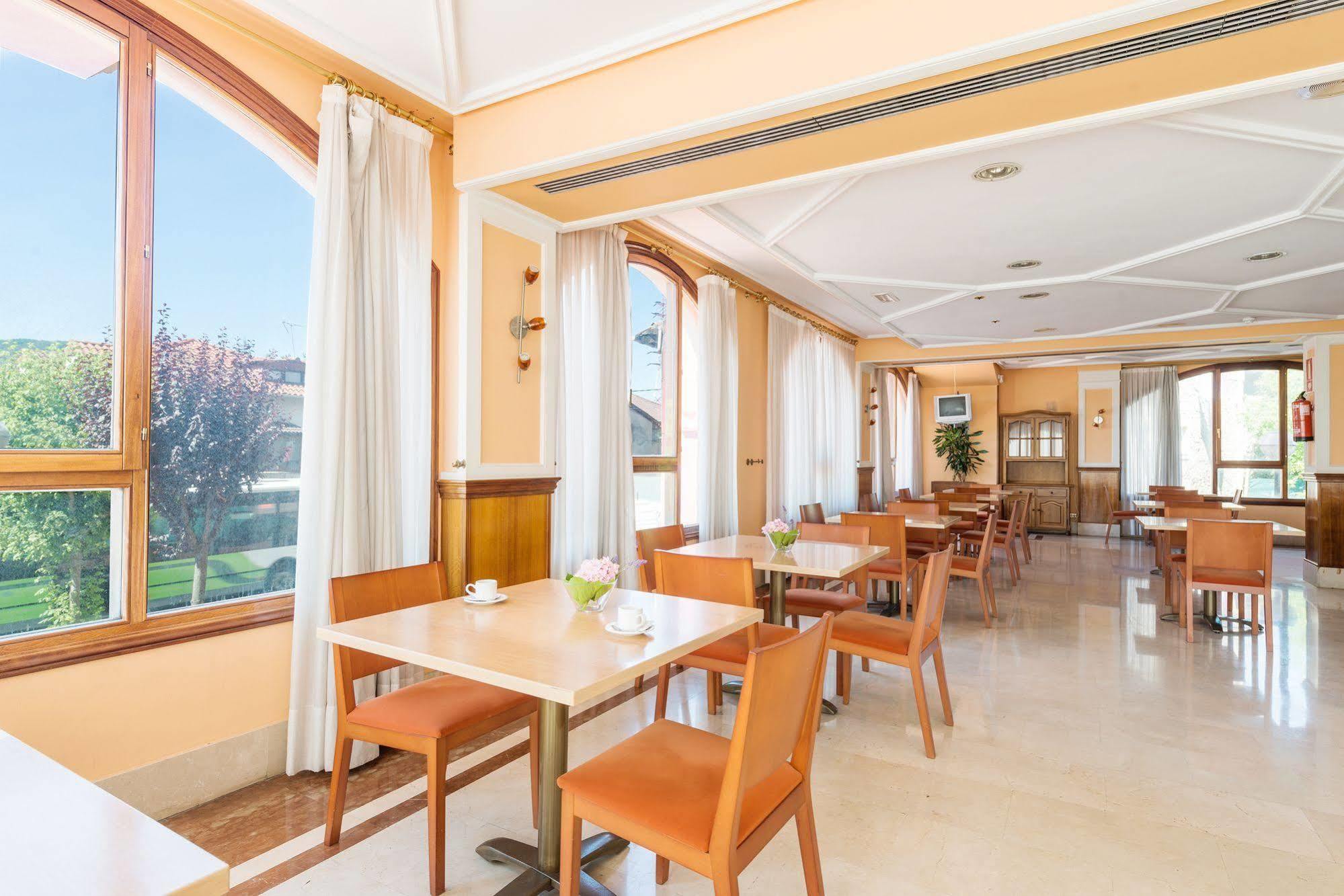Tryp Bilbao Sondika Hotel Exterior foto